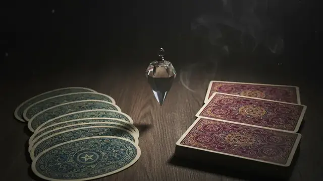 Sibille vs Tarocchi: Quale Metodo Scegliere?